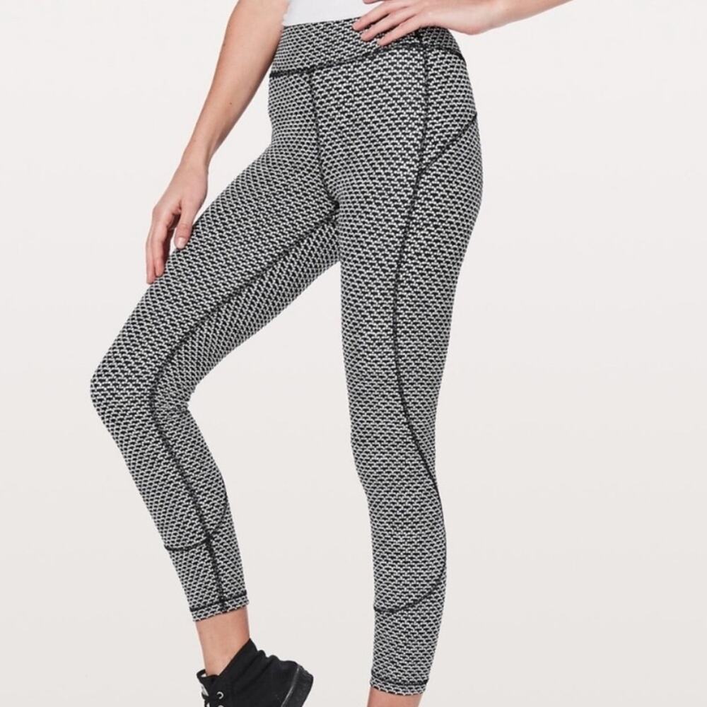 Lululemon In Movement 7/8 Tight Everlux Leggings Black White Print Size 10